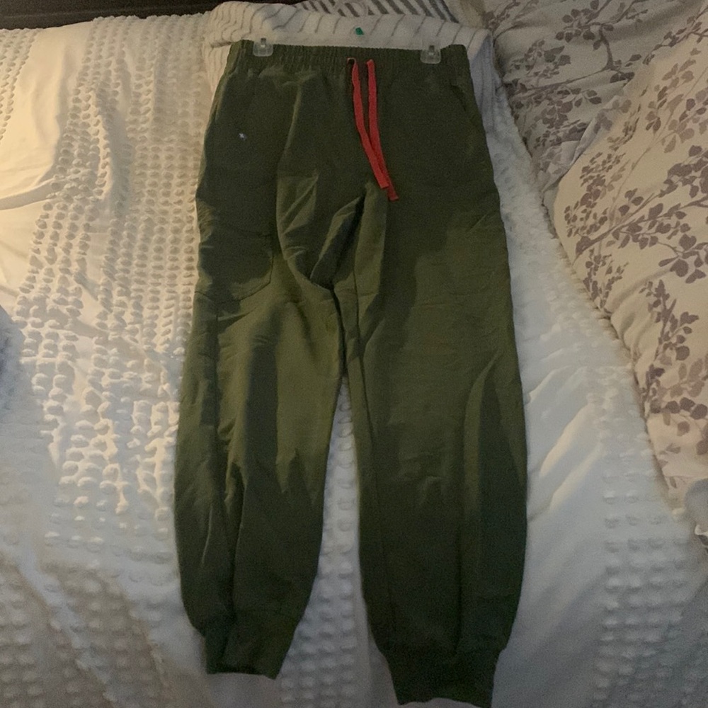 FIGS joggers